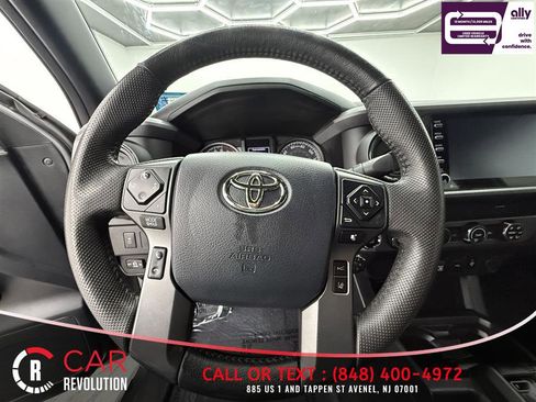 Used 2020 Toyota Tacoma TRD Sport w/ Blackout Package AWD/4WD image 15