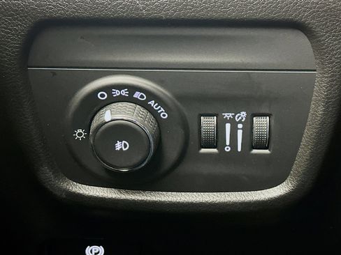 Used 2024 Jeep Grand Cherokee L Limited w/ Luxury Tech Group II image 17