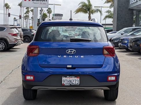Used 2025 Hyundai Venue Limited image 3