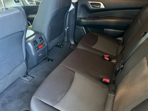 Used 2020 Nissan Pathfinder S FWD image 12