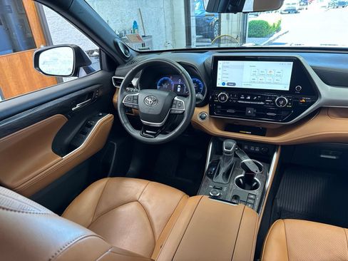 Used 2023 Toyota Highlander Platinum AWD/4WD image 47