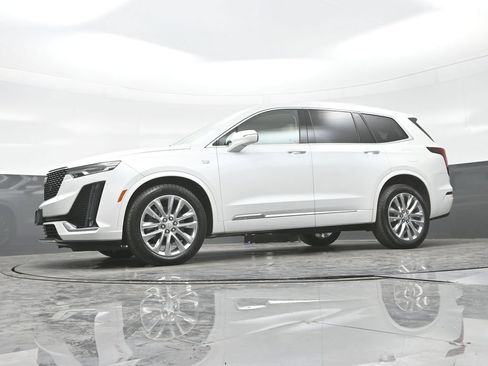 Certified 2023 Cadillac XT6 Premium Luxury AWD/4WD image 29