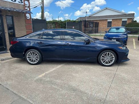 Used 2019 Toyota Avalon Limited w/ Advanced Safety Package FWD image 4