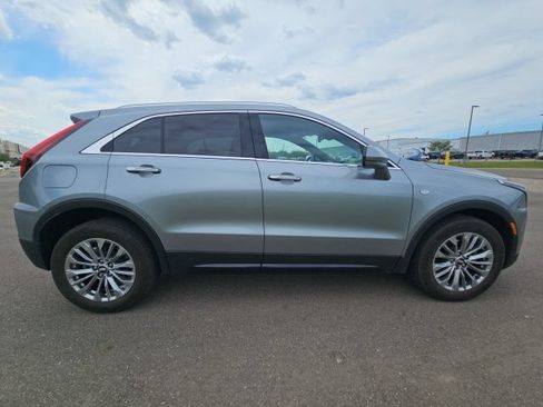 Used 2024 Cadillac XT4 Premium Luxury AWD/4WD image 2