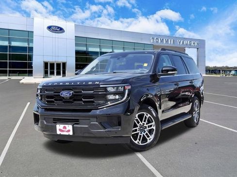 Used 2025 Ford Expedition Active AWD/4WD image 1