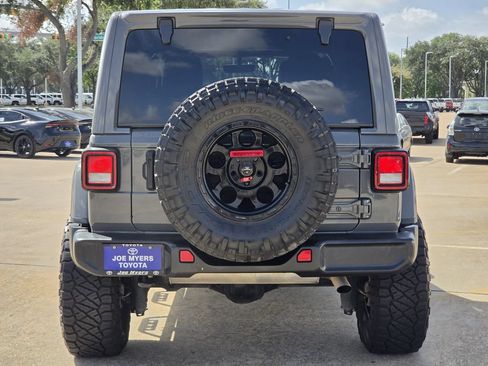 Used 2020 Jeep Wrangler Unlimited Sahara AWD/4WD image 8