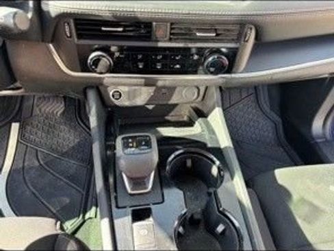 Used 2023 Nissan Rogue S image 6