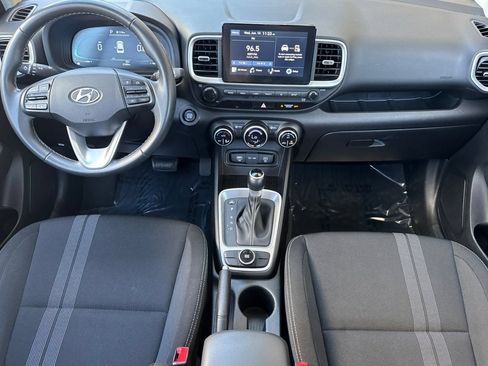 Used 2025 Hyundai Venue SEL FWD image 14