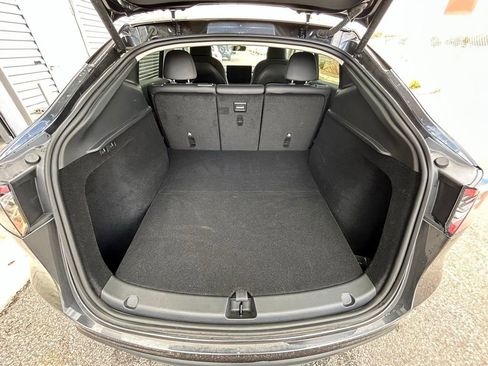 Used 2024 Tesla Model Y 2WD image 42