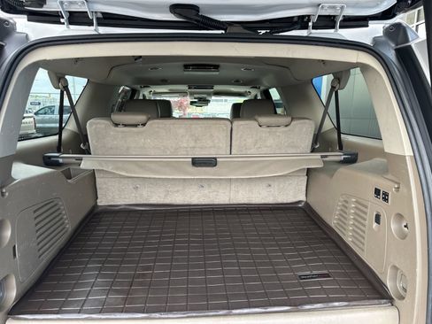 Used 2018 Chevrolet Suburban LT AWD/4WD image 12