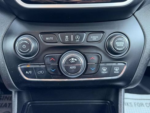 Used 2019 Jeep Cherokee Limited AWD/4WD image 23