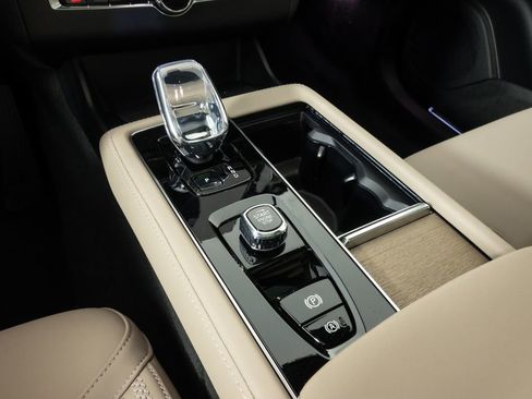 New 2026 Volvo XC90 B6 Plus w/ Protection Package Premier image 32