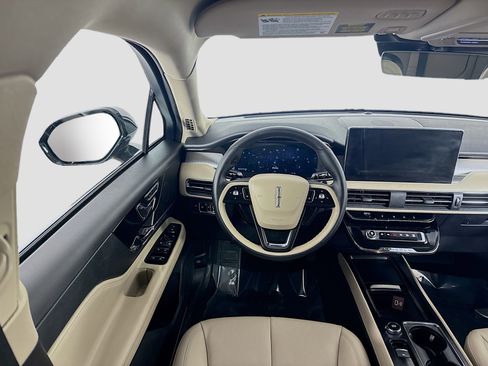 Used 2025 Lincoln Corsair FWD w/ Equipment Group 101A image 17