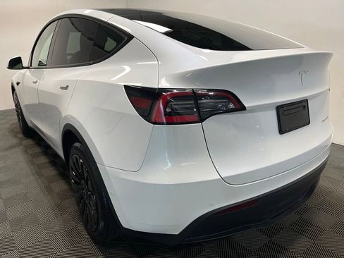 Used 2021 Tesla Model Y Long Range AWD/4WD image 20