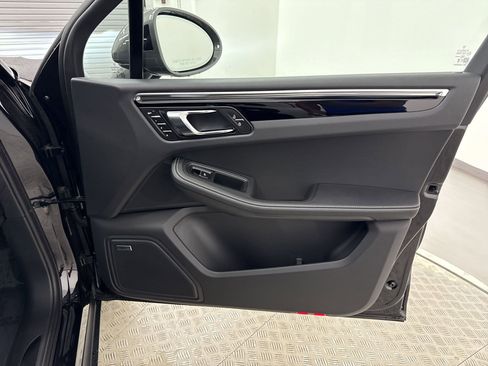 Used 2025 Porsche Macan Turbo image 36