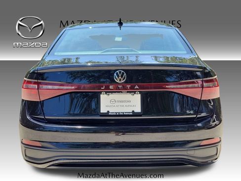Used 2025 Volkswagen Jetta SE FWD image 9