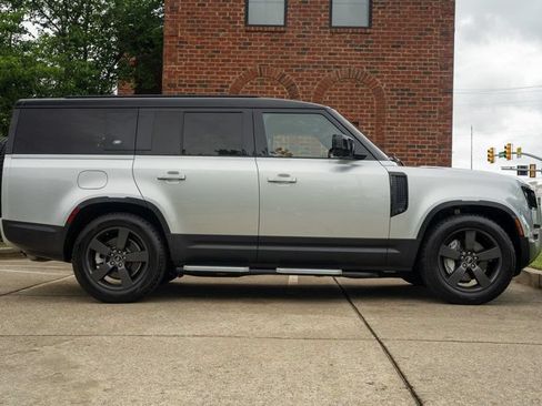 Used 2023 Land Rover Defender 130 SE AWD/4WD image 4