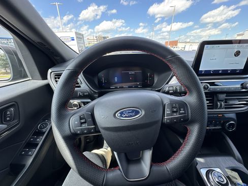 Used 2025 Ford Escape ST-Line AWD/4WD image 14
