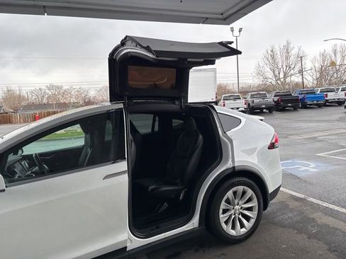 Used 2020 Tesla Model X Long Range image 22