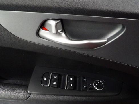 Used 2021 Kia Forte LXS image 6