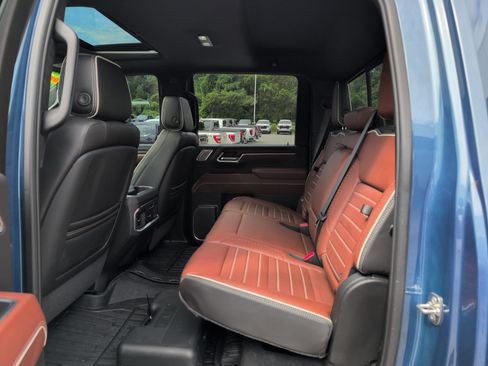 Used 2026 GMC Sierra 2500 Denali Ultimate w/ LPO, Black Badging Package AWD/4WD image 32