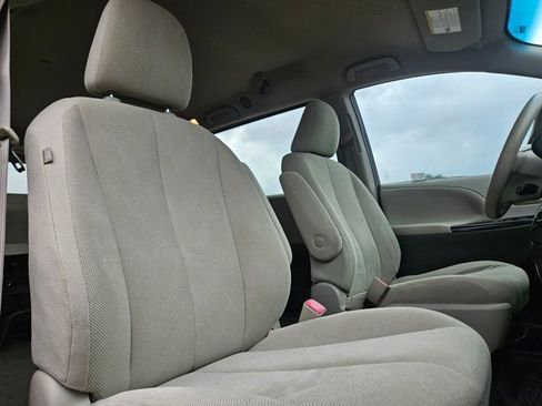 Used 2012 Toyota Sienna FWD image 14