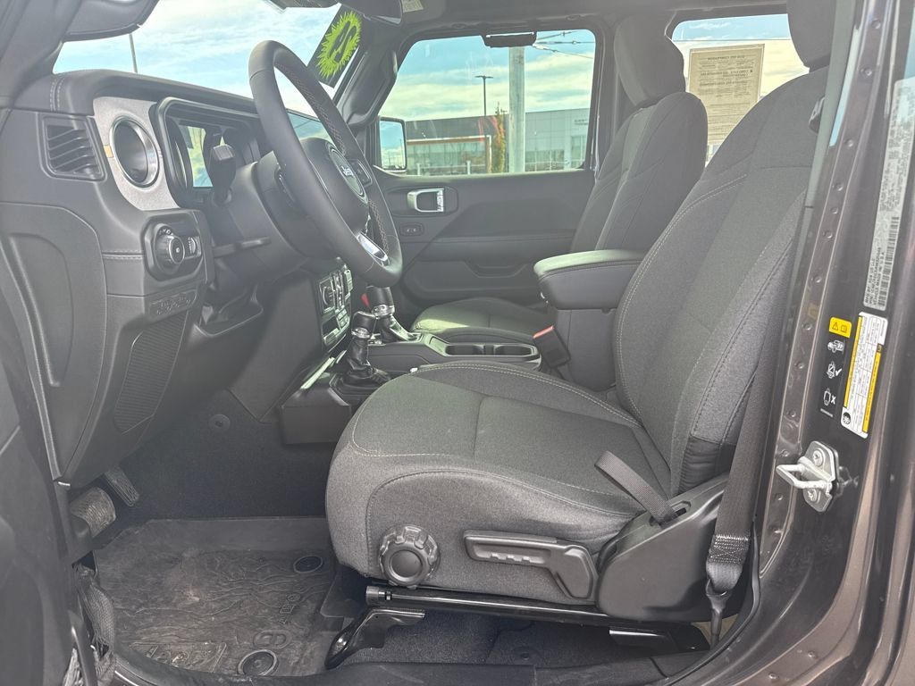 Used 2024 Jeep Wrangler Unlimited Sahara AWD/4WD image 25