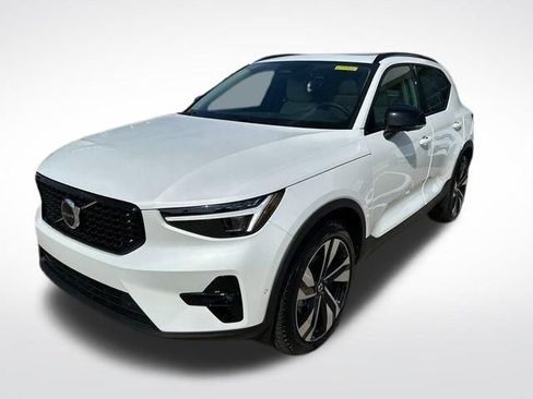 New 2025 Volvo XC40 B5 Ultra w/ Protection Package AWD/4WD image 4