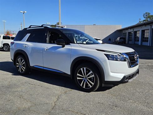 New 2025 Nissan Pathfinder Platinum image 17