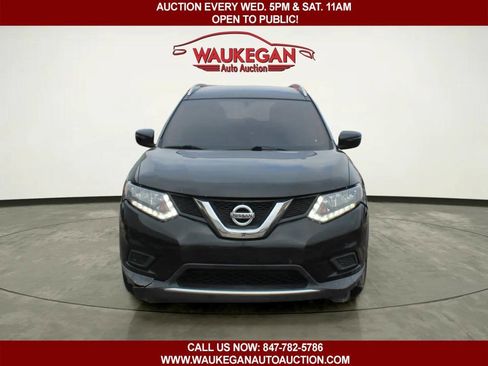 Used 2016 Nissan Rogue SV image 2