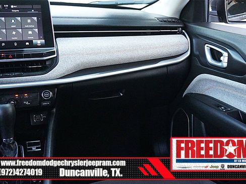 Used 2022 Jeep Compass Sport AWD/4WD image 38