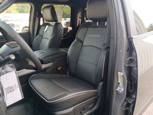 New 2026 RAM 4500 4x4 Crew Cab DRW w/ Laramie Trim Package image 32