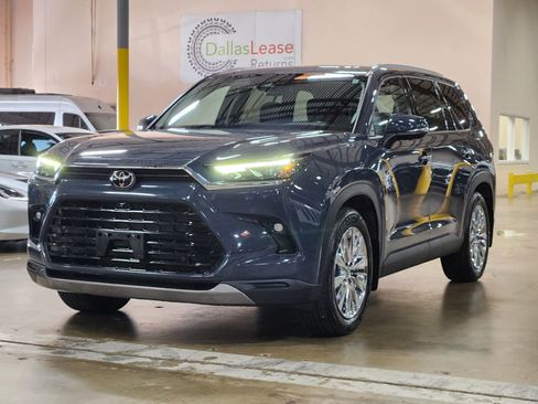 Used 2024 Toyota Grand Highlander Platinum image 4