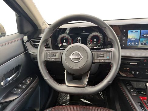 Used 2025 Nissan Kicks SR image 12