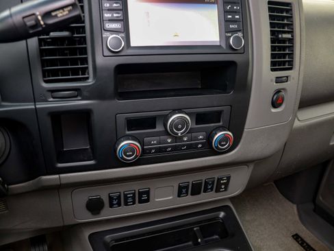 Used 2017 Nissan NV 3500 SL RWD image 18
