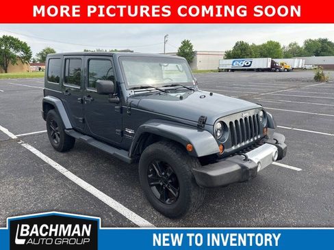 Used 2008 Jeep Wrangler Unlimited Sahara AWD/4WD image 2