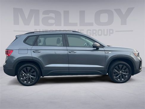 Used 2022 Volkswagen Taos S image 6