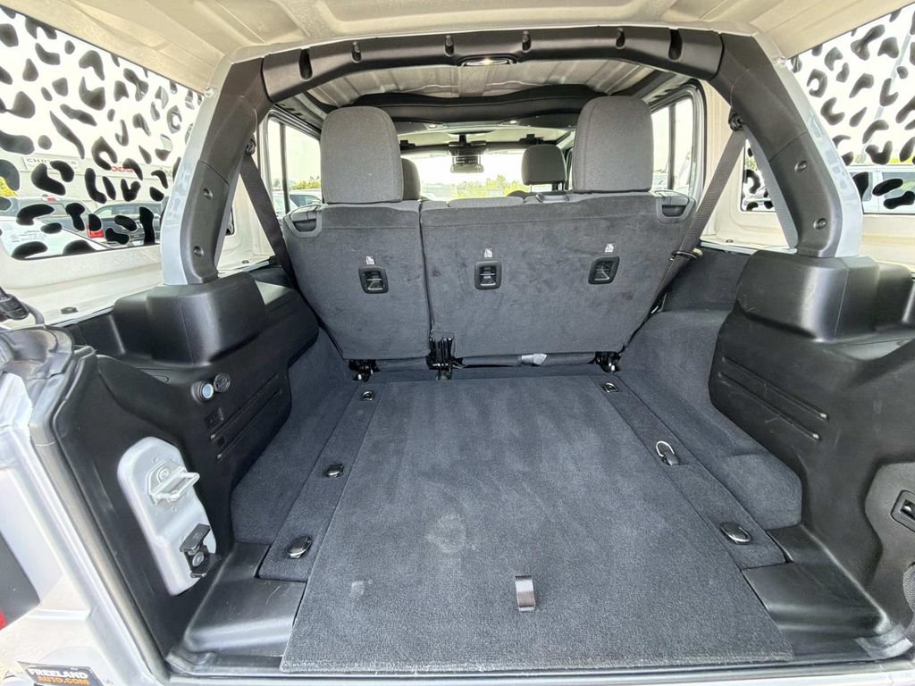 Used 2024 Jeep Wrangler Unlimited Rubicon AWD/4WD image 12