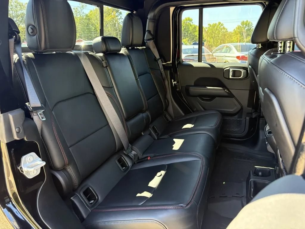 Used 2024 Jeep Gladiator Rubicon AWD/4WD image 46