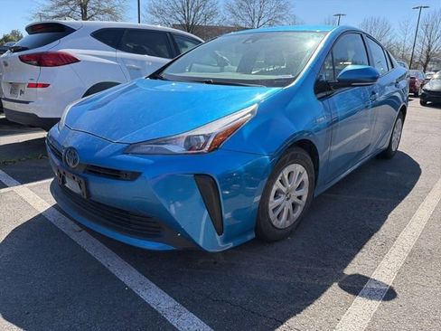 Used 2020 Toyota Prius LE image 3