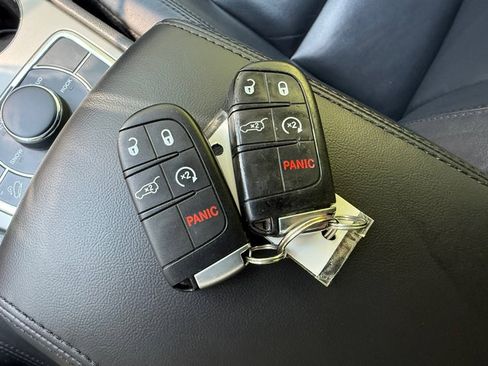 Used 2019 Jeep Grand Cherokee Limited AWD/4WD image 32