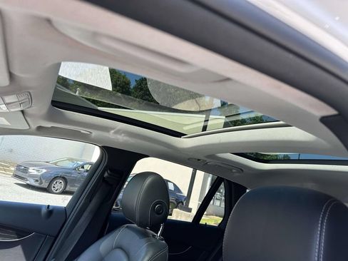 Used 2017 Mercedes-Benz GLC 300 4MATIC image 19