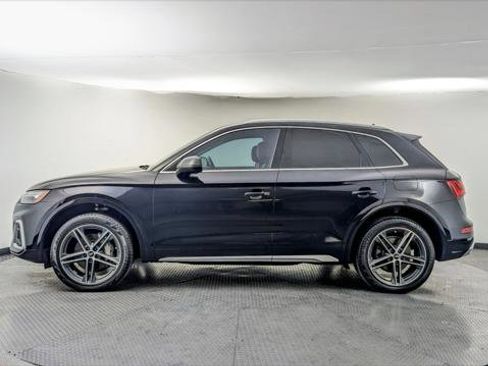 Used 2021 Audi Q5 e Premium Plus w/ Premium Plus Package image 3