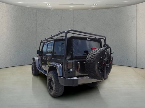 Used 2017 Jeep Wrangler Unlimited Sahara w/ Connectivity Group AWD/4WD image 7