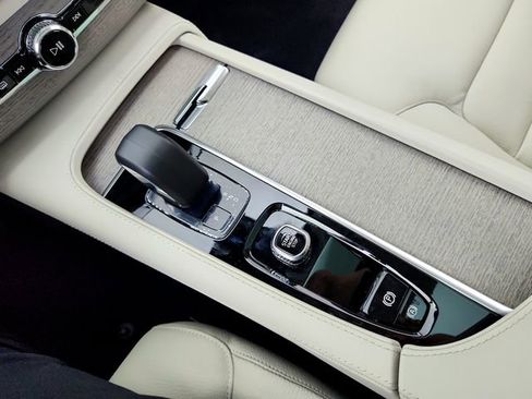 New 2025 Volvo XC90 B6 Plus w/ Protection Package Premier image 29