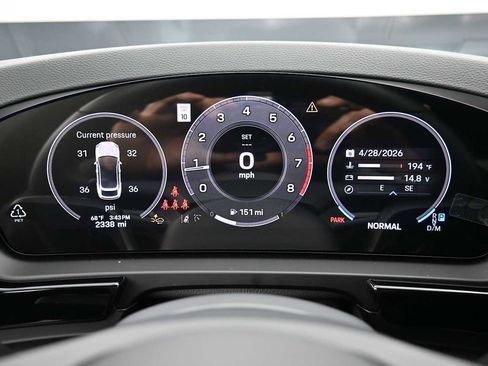 Certified 2025 Porsche Cayenne Coupe AWD/4WD image 10