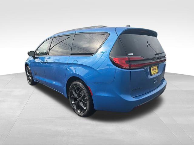 New 2027 Chrysler Pacifica Select AWD/4WD image 5