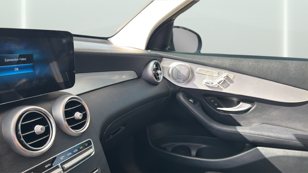 Used 2020 Mercedes-Benz GLC 300 4MATIC image 16