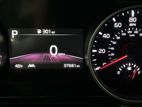 Used 2022 Kia Carnival LX image 12