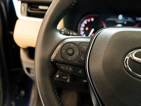 Used 2019 Toyota RAV4 Limited image 23